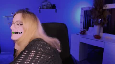 luna_berryy online show from 09-09-25, 07:35