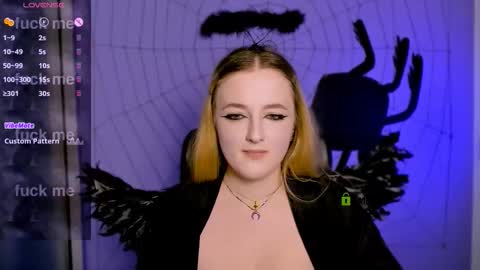 luna_berryy online show from 10-20-25, 07:14