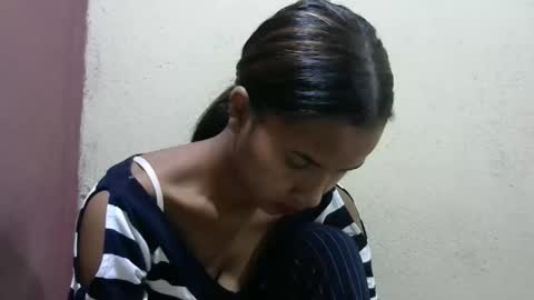 Snapshot of luna_cherry0 chatting on 05-12-26, 04:20 Laura online show from 05-12-26, 04:20