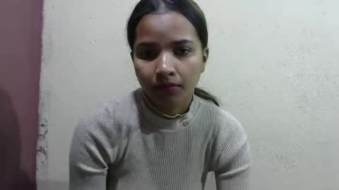 Snapshot of luna_cherry0 chatting on 05-20-26, 04:29 Laura online show from 05-20-26, 04:29