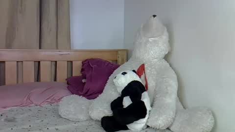 Snapshot of luna_empress chatting on 03-02-26, 01:41 maskedmalkia online show from 03-02-26, 01:41