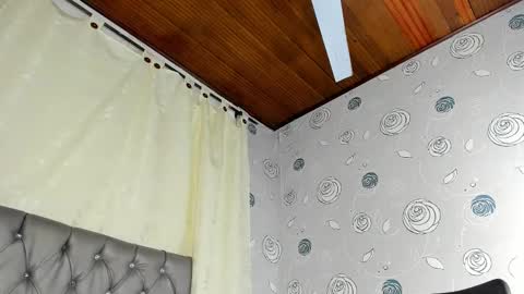 Luna Eva online show from 01-22-25, 05:59