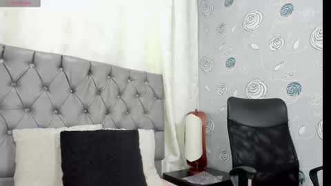 Luna Eva online show from 11-13-25, 01:43