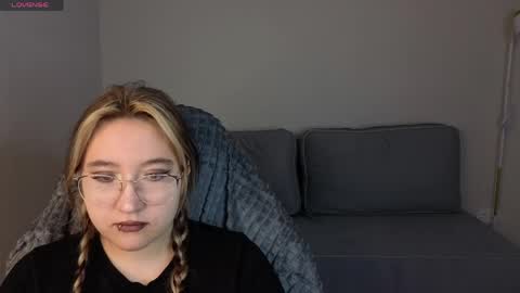 Luna Host online show from 04-01-26, 02:01