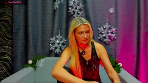 luna_lew1s online show from 12-30-24, 08:32