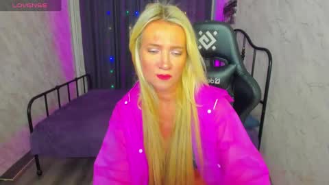 luna_lew1s online show from 02-22-25, 11:35