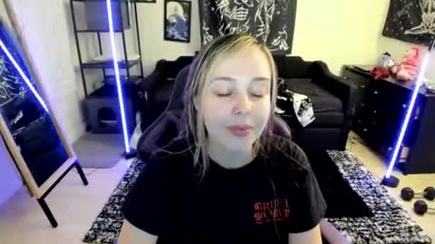 Luna online show from 07-15-26, 10:48