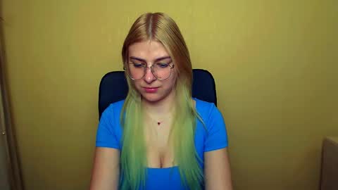 Luna online show from 01-25-25, 11:44