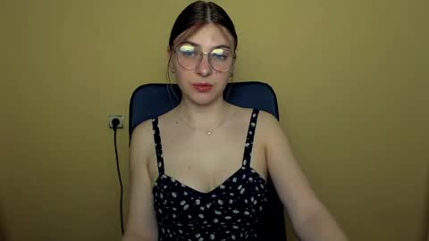 Snapshot of luna_lush_ chatting on 05-08-26, 08:08 Luna online show from 05-08-26, 08:08
