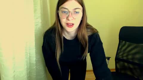 Snapshot of luna_lush_ chatting on 05-30-26, 09:17 Luna online show from 05-30-26, 09:17