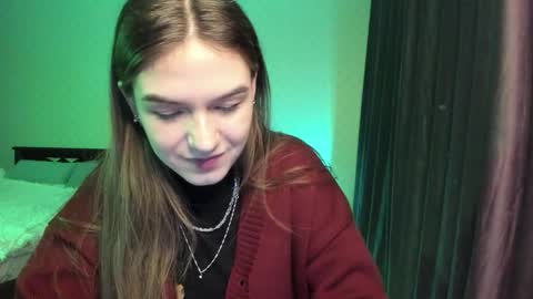 Snapshot of luna_lust_21 chatting on 11-24-25, 08:08 Luna online show from 11-24-25, 08:08