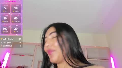 Snapshot of luna_maisonn chatting on 06-19-26, 03:16 LUNA online show from 06-19-26, 03:16