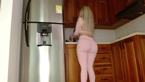 Snapshot of luna_marquez_ chatting on 01-15-26, 01:05 Luna Marquez online show from 01-15-26, 01:05