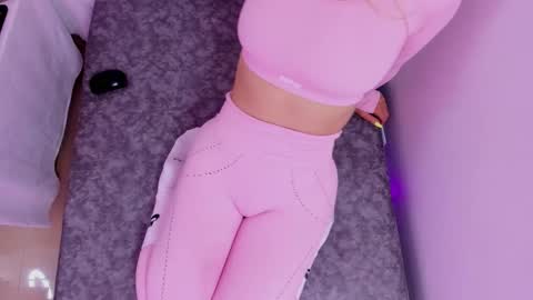 Snapshot of luna_marquez_ chatting on 02-25-26, 05:00 Luna Marquez online show from 02-25-26, 05:00