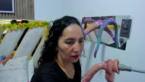 luna_naughty1 online show from 06-01-26, 05:58