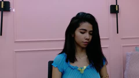 Snapshot of luna_roja25 chatting on 12-19-25, 02:57 LUNA online show from 12-19-25, 02:57