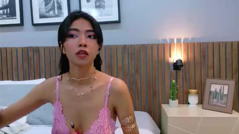 Snapshot of luna_roja25 chatting on 02-04-26, 04:02 LUNA online show from 02-04-26, 04:02