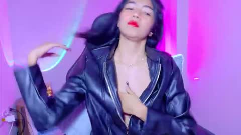 Snapshot of luna_roja25 chatting on 02-13-26, 02:02 LUNA online show from 02-13-26, 02:02