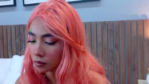 Snapshot of luna_roja25 chatting on 02-25-26, 04:38 LUNA online show from 02-25-26, 04:38