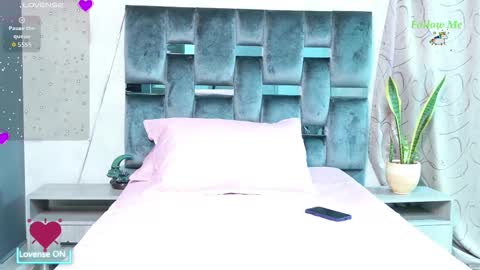 luna_sophya online show from 10-14-25, 11:33