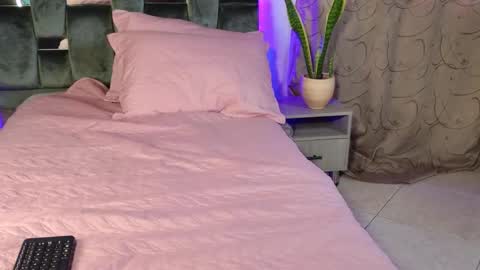 luna_sophya online show from 10-23-25, 08:51