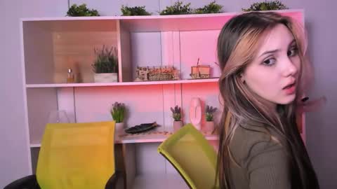 Luna online show from 10-23-25, 07:01