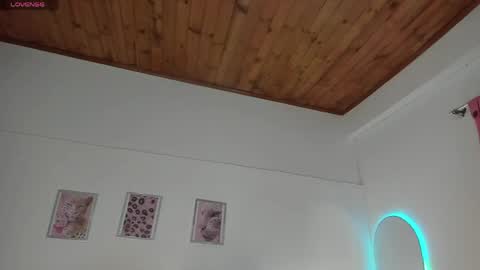 luna_velveth1 online show from 04-20-26, 11:35