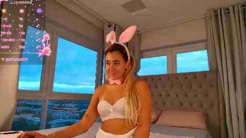 Snapshot of luna_velvvet chatting on 06-21-26, 07:49 Luna online show from 06-21-26, 07:49
