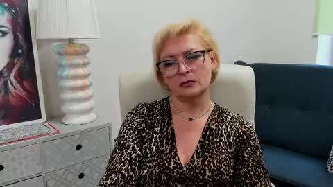 Snapshot of luna_xfantasy chatting on 05-14-26, 07:15 L u n a online show from 05-14-26, 07:15