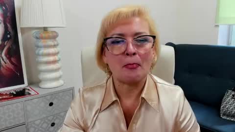 Snapshot of luna_xfantasy chatting on 05-19-26, 06:42 L u n a online show from 05-19-26, 06:42
