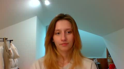 Snapshot of luna_xsensual chatting on 12-23-24, 06:16 L U N A online show from 12-23-24, 06:16