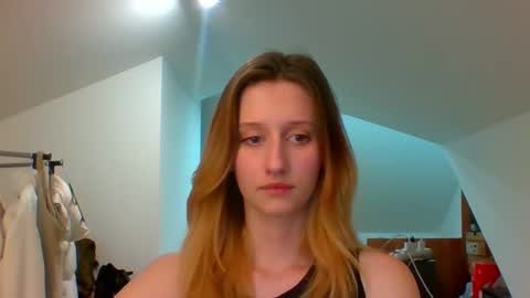 Snapshot of luna_xsensual chatting on 12-27-24, 03:04 L U N A online show from 12-27-24, 03:04