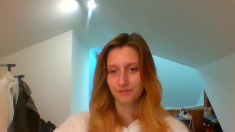 Snapshot of luna_xsensual chatting on 01-08-25, 06:09 L U N A online show from 01-08-25, 06:09