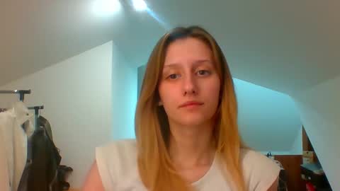 Snapshot of luna_xsensual chatting on 01-15-25, 06:08 L U N A online show from 01-15-25, 06:08
