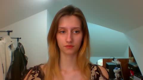 Snapshot of luna_xsensual chatting on 01-24-25, 06:25 L U N A online show from 01-24-25, 06:25