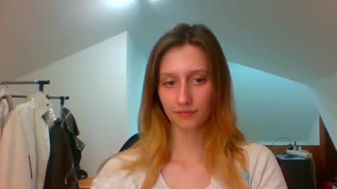 Snapshot of luna_xsensual chatting on 03-12-25, 06:44 L U N A online show from 03-12-25, 06:44