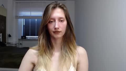 Snapshot of luna_xsensual chatting on 09-26-25, 05:55 L U N A online show from 09-26-25, 05:55
