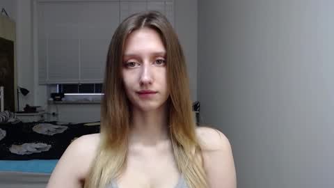 Snapshot of luna_xsensual chatting on 10-28-25, 06:50 L U N A online show from 10-28-25, 06:50