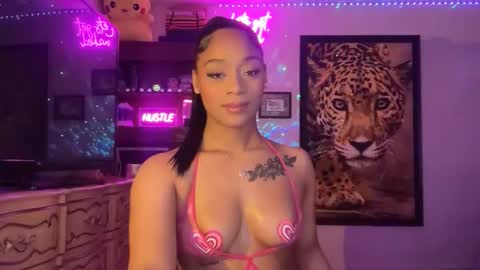 Snapshot of lunaa_11 chatting on 06-10-26, 06:23 lunaa_11 online show from 06-10-26, 06:23