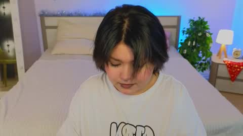 Snapshot of lunaa_blisss chatting on 12-14-25, 10:31 Alisa online show from 12-14-25, 10:31