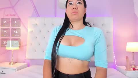 lunaa_hart online show from 11-11-25, 07:58