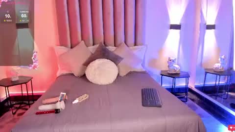 Snapshot of lunaa_moonn chatting on 06-30-26, 07:59 lunaa_moonn online show from 06-30-26, 07:59