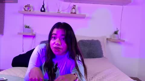 Snapshot of lunaartistry chatting on 11-29-25, 02:58 Luna online show from 11-29-25, 02:58