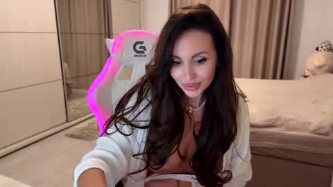 LunaBex online show from 04-20-26, 06:20