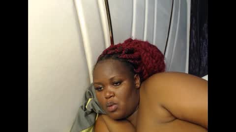 Snapshot of lunabloom01 chatting on 01-06-26, 07:01 lunabloom01 online show from 01-06-26, 07:01