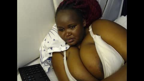 Snapshot of lunabloom01 chatting on 01-15-26, 11:04 lunabloom01 online show from 01-15-26, 11:04