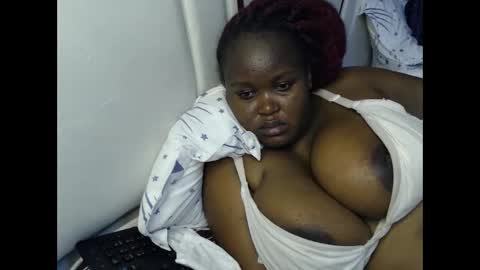 Snapshot of lunabloom01 chatting on 01-17-26, 09:29 lunabloom01 online show from 01-17-26, 09:29