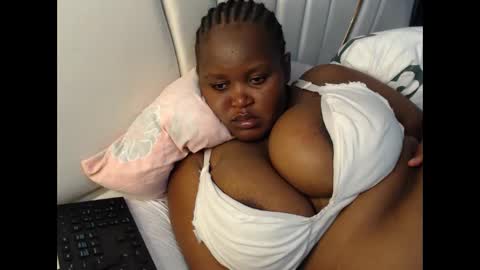 Snapshot of lunabloom01 chatting on 01-31-26, 09:13 lunabloom01 online show from 01-31-26, 09:13