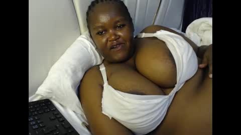 Snapshot of lunabloom01 chatting on 02-04-26, 10:21 lunabloom01 online show from 02-04-26, 10:21