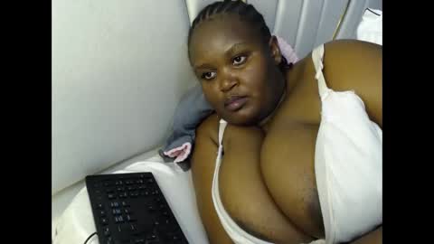 Snapshot of lunabloom01 chatting on 02-07-26, 05:16 lunabloom01 online show from 02-07-26, 05:16